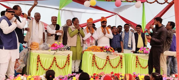 मधेपुरा कपसिया-पसराहा बिरवास के बीच पीपा पुल पर परिचालन हुआ शुरू, आवागमन हुआ सुगम