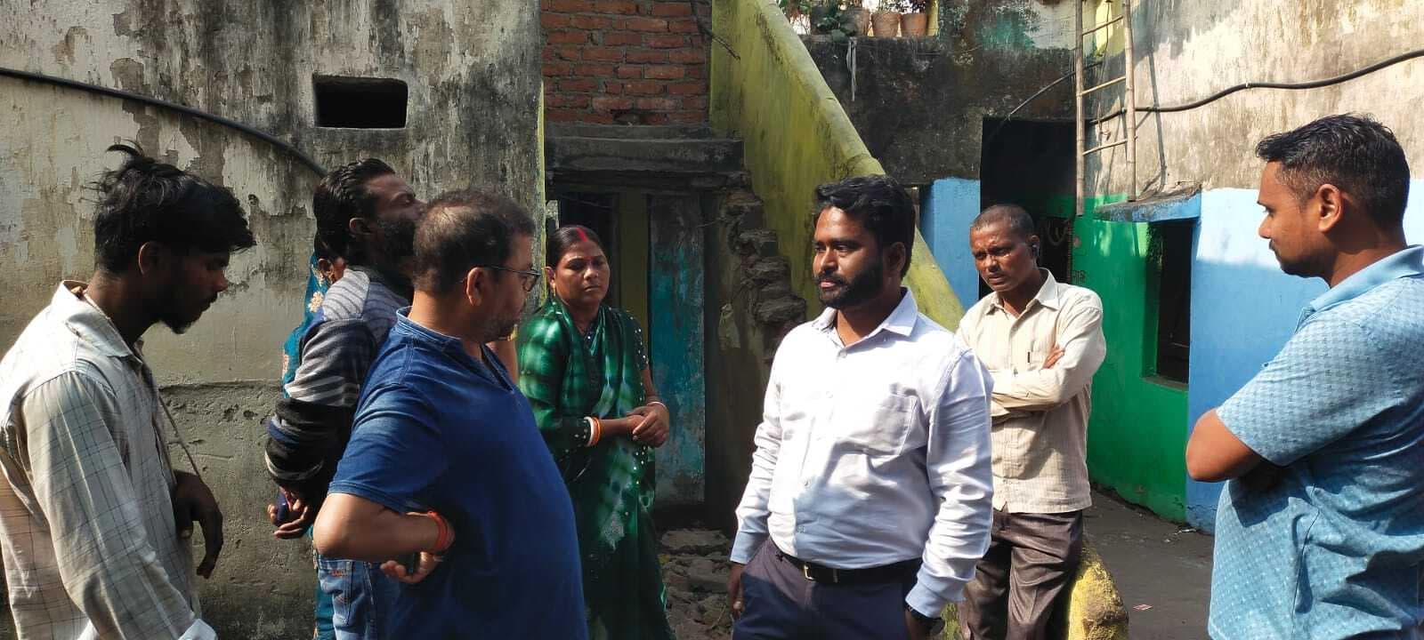 Bokaro News : कॉलोनी की क्षतिग्रस्त सीढ़ी तोड़ी, कई परिवार फंसे