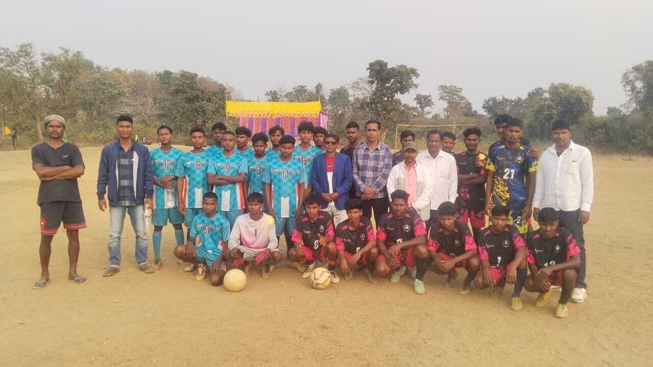 Chaibasa News : जोजदागाड़ा को हरा खेरुडीह चैैंपियन