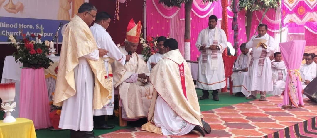 Chaibasa News : धर्म सेवा के लिए पारिवारिक बंधनों से ऊपर उठना जरूरी