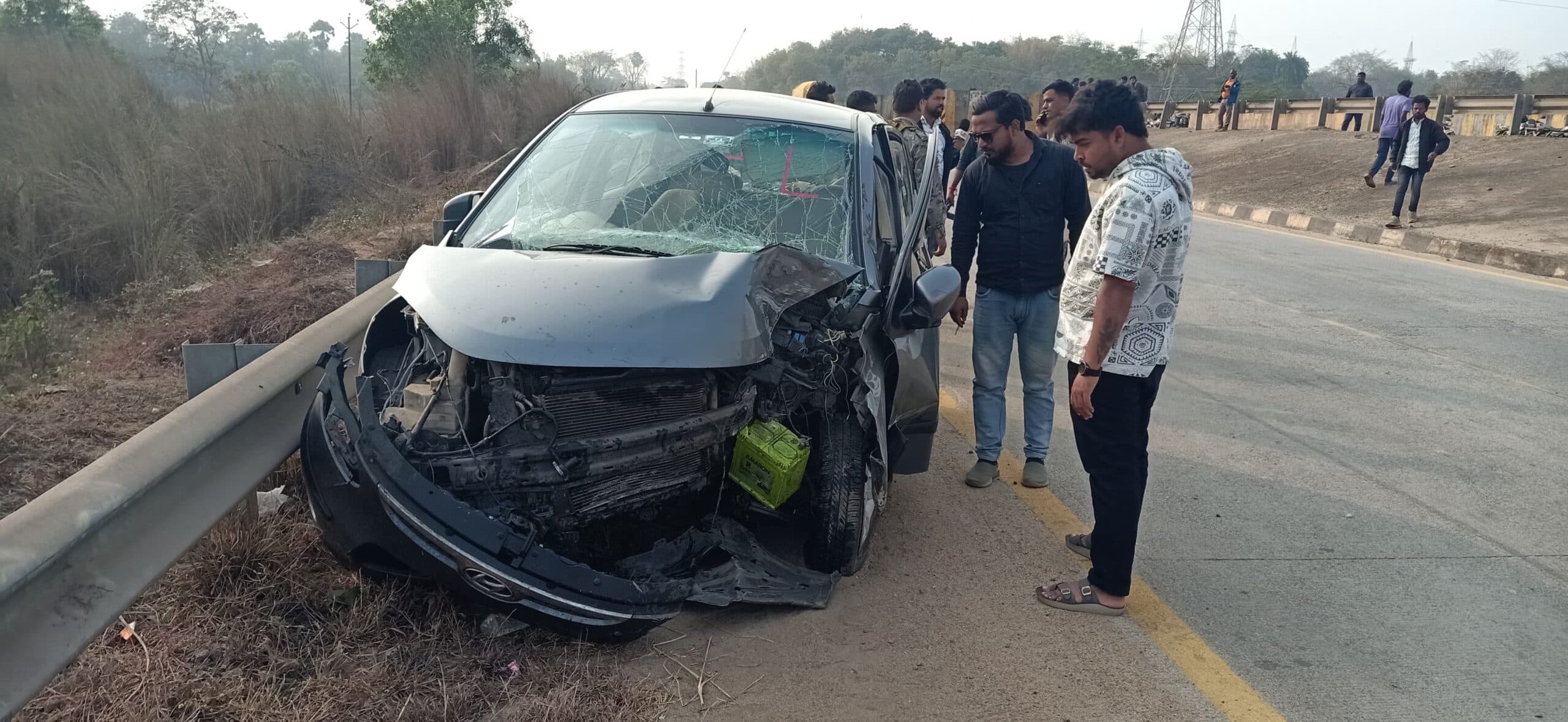 East Singhbhum News : चालक को झपकी आने से कार दुर्घटनाग्रस्त टाटा की चिकित्सक समेत चार लोग गंभीर