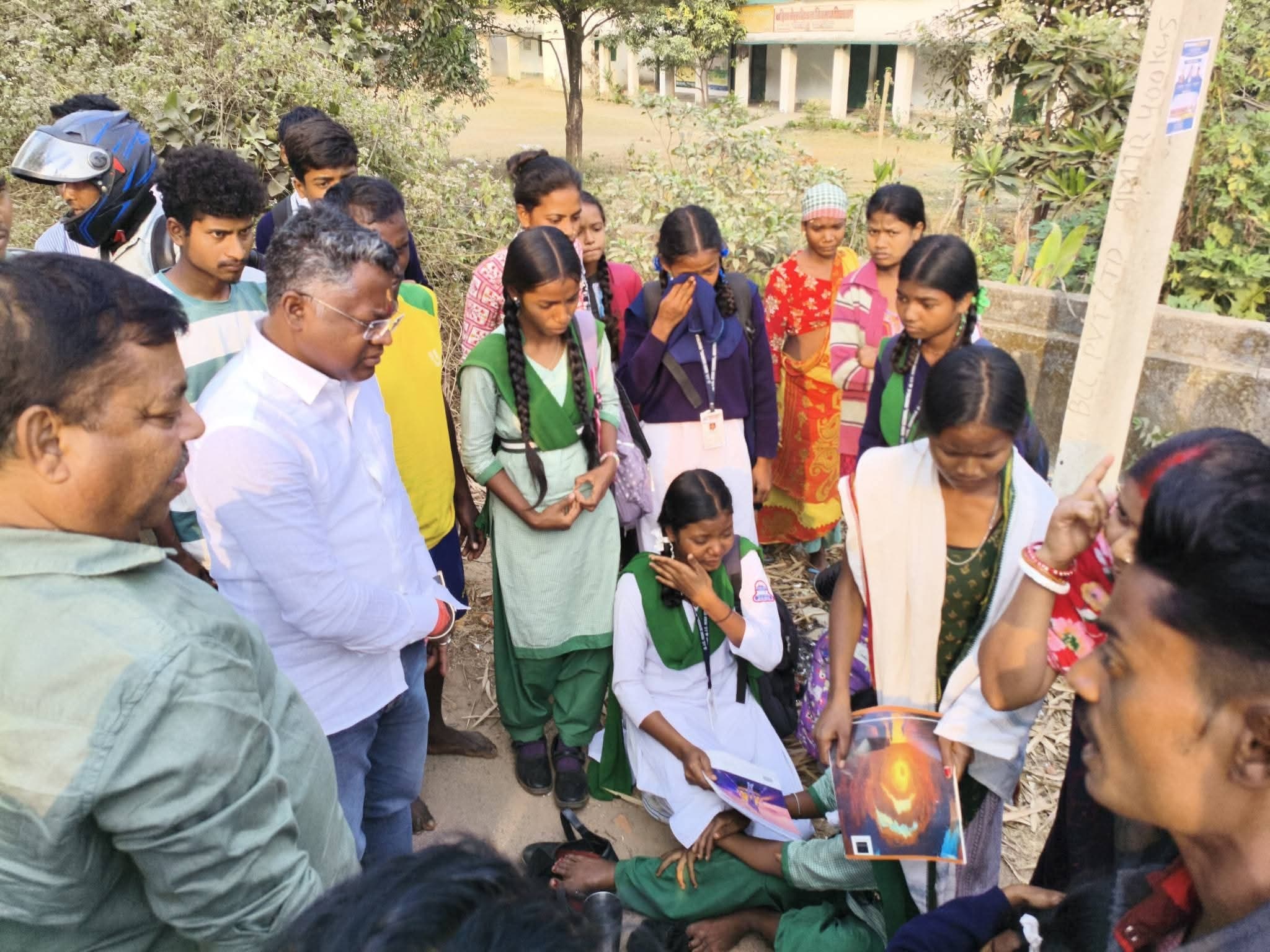 East Singhbhum News : बाइक के धक्के से पूर्णापानी की दो छात्राएं घायल, एक गंभीर