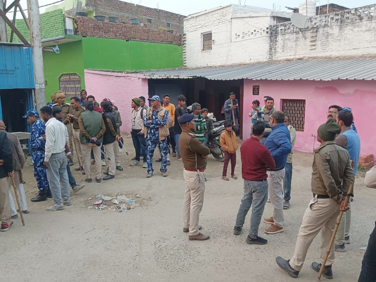 उचकागांव में नल-जल योजना के मोटर रूम से हटाया गया कब्जा