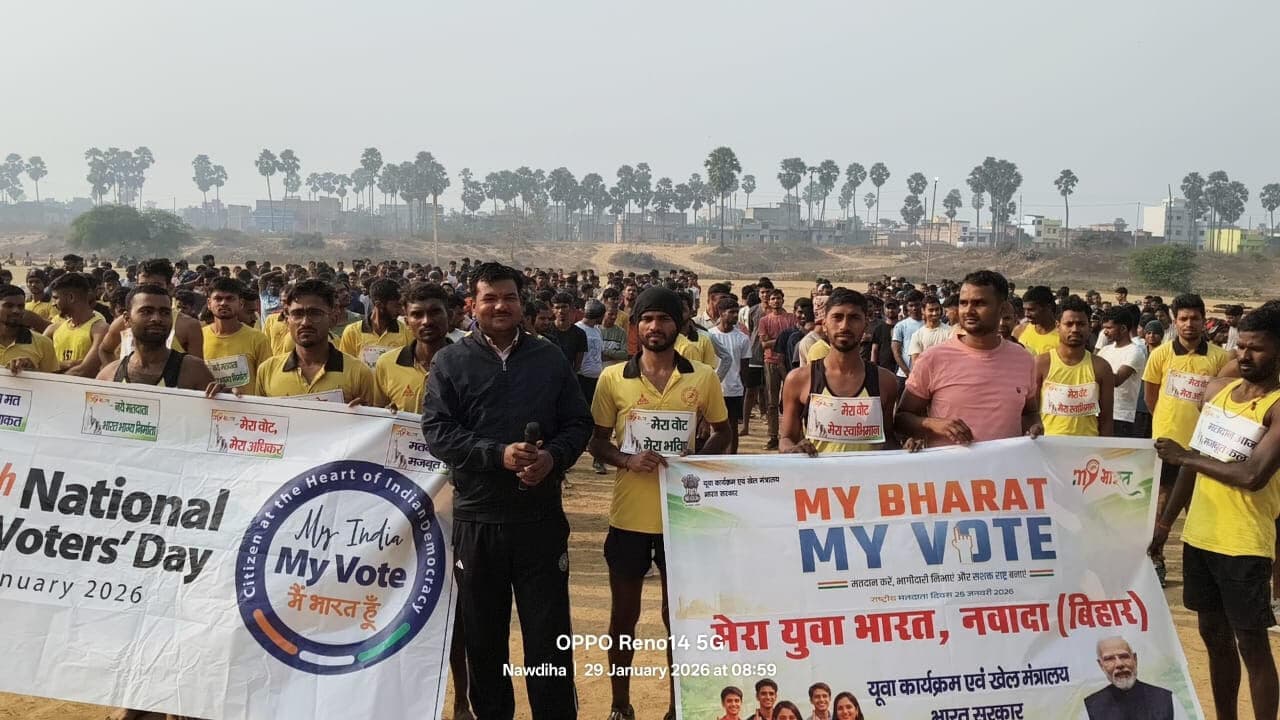 वोटर जागरूकता को लेकर मिर्जापुर में निकली पदयात्रा