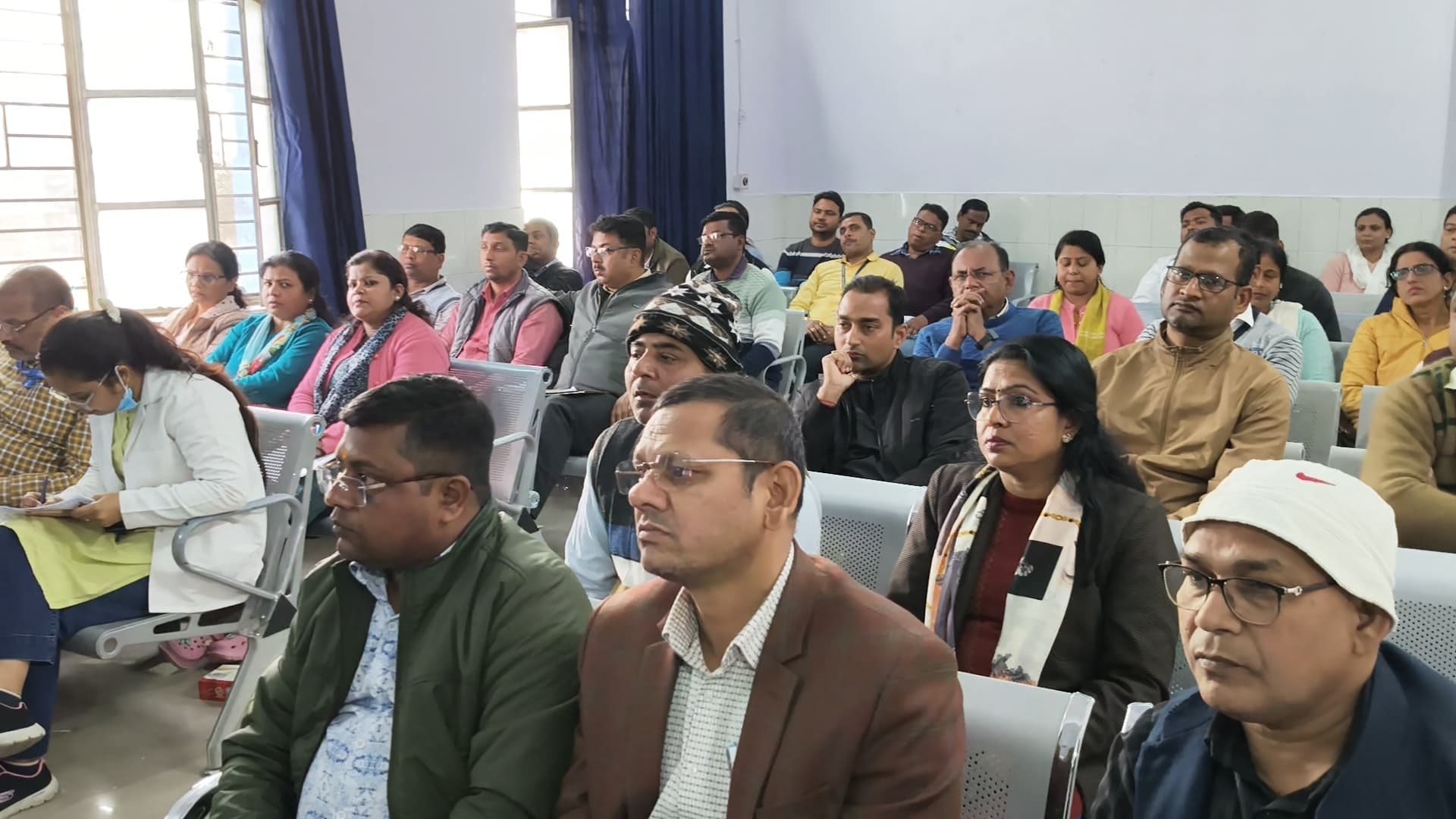 जिलास्तरीय समीक्षा बैठक में स्वास्थ्य सेवा को सुदृढ़ करने पर बल