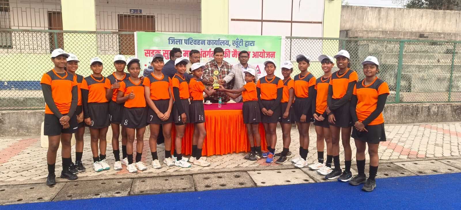 सड़क सुरक्षा माह के तहत खिलाड़ियों को किया गया जागरूक