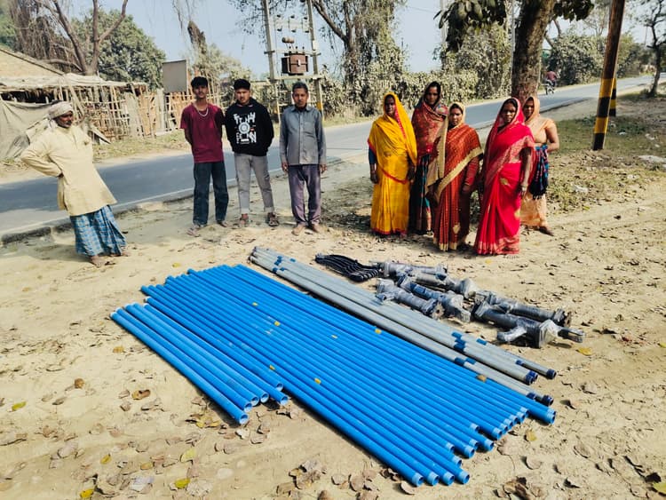 फुलवरिया में मनरेगा की हरित पहल, पौधों के संरक्षण के लिए 30 चापाकल वितरित