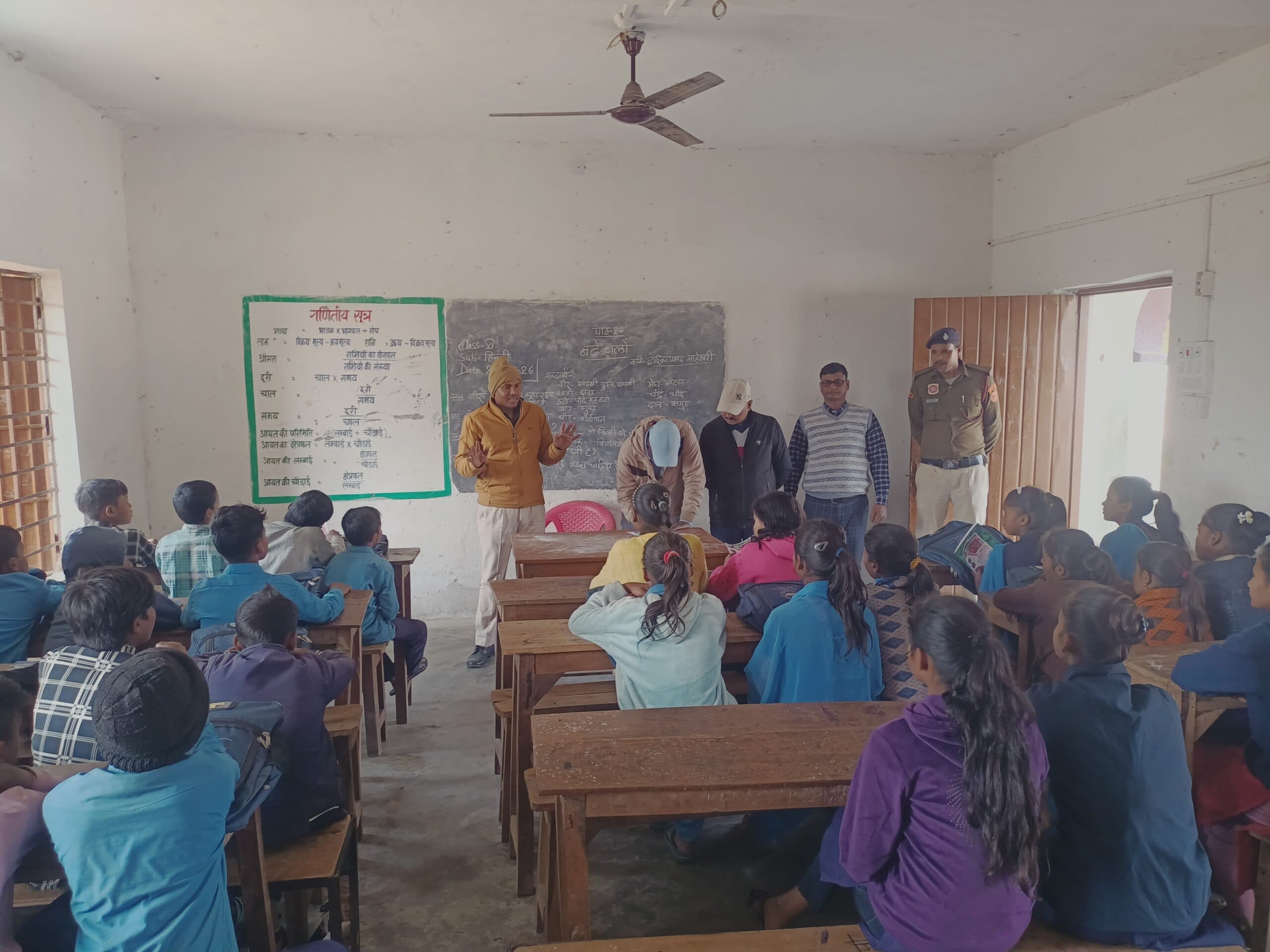 स्कूली बच्चों को आग से बचाव की दी जानकारी