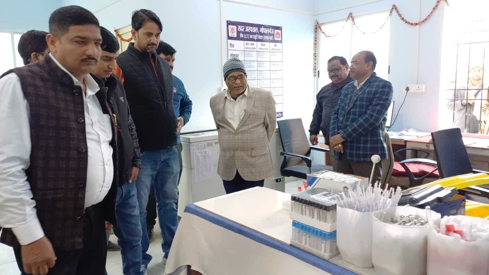 सदर अस्पताल में सिविल सर्जन ने किया औचक निरीक्षण, चिकित्सक और कर्मी मिले अनुपस्थित