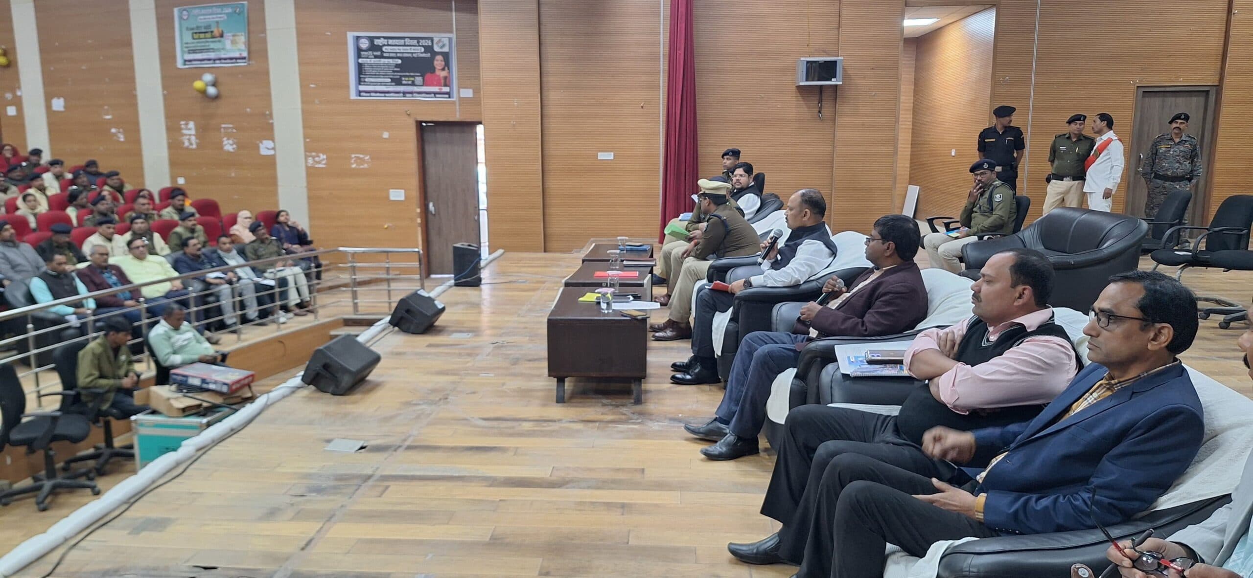 किसी तरह की चूक या अनियमितता अक्षम्य अपराधः डीएम