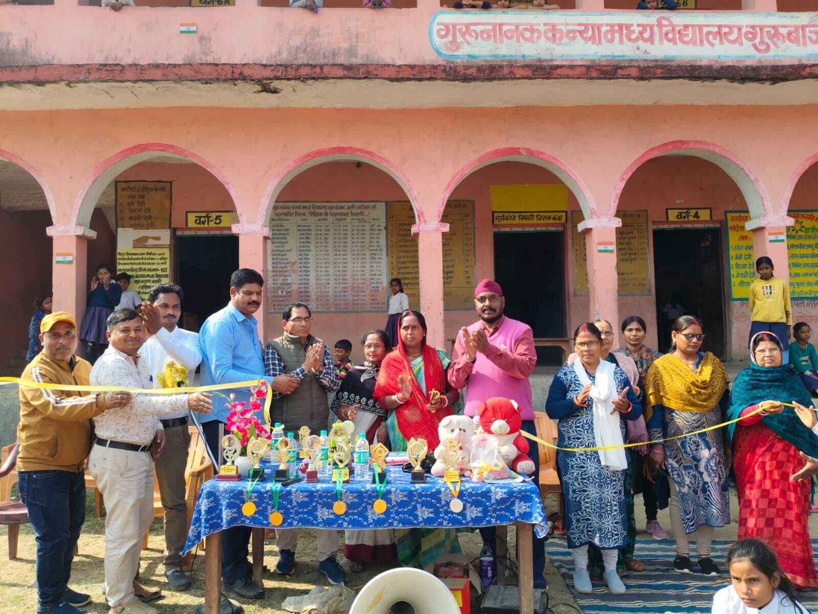 श्रीगुरुनानक कन्या मवि गुरुबाजार में लगा बाल मेला