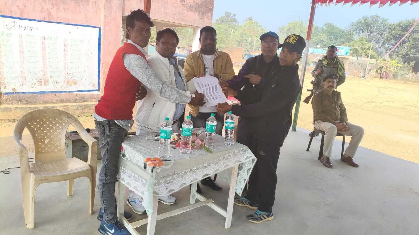 पदमपुर में ग्रामीणों की समस्याओं से अवगत हुए विधायक