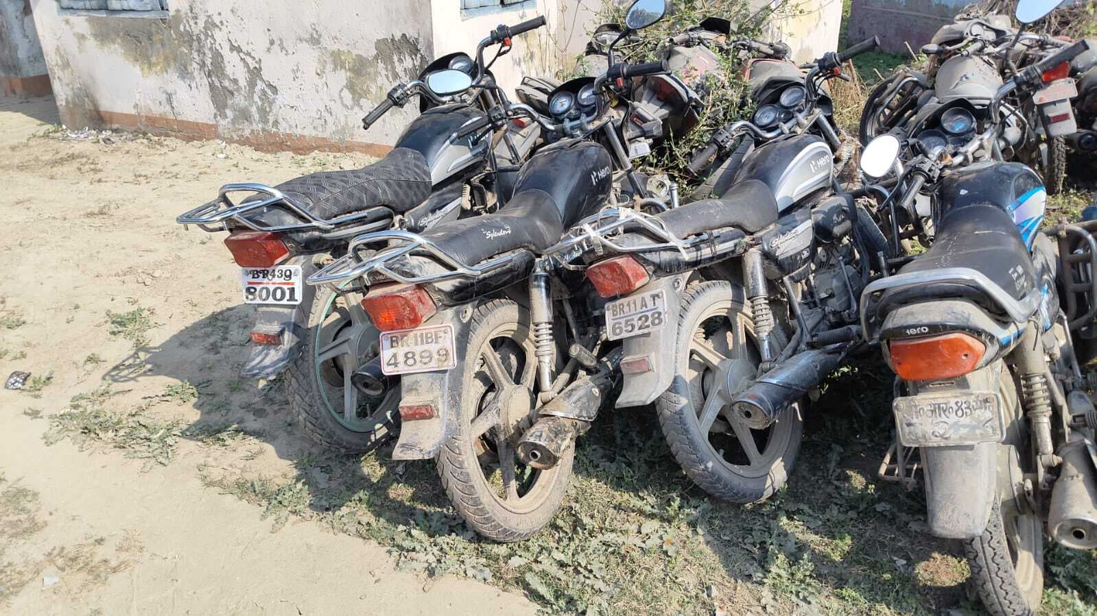 चोरी की चार बाइकें बरामद, नाबालिग गिरफ्तार, फर्जी नंबर प्लेट का हुआ खुलासा