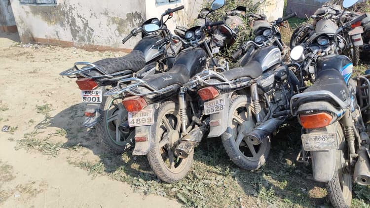 चोरी की चार बाइकें बरामद, नाबालिग गिरफ्तार, फर्जी नंबर प्लेट का हुआ खुलासा