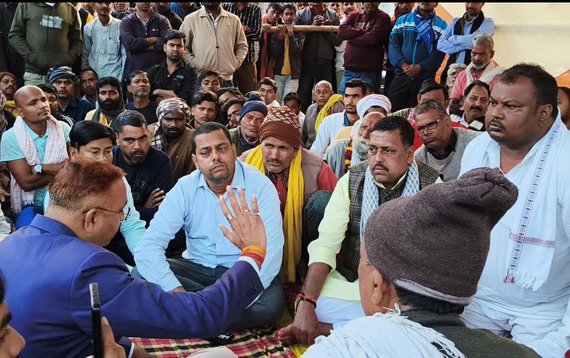 विधायक व एसडीओ के आश्वासन पर खेल मैदान बचाओ अभियान का धरना खत्म