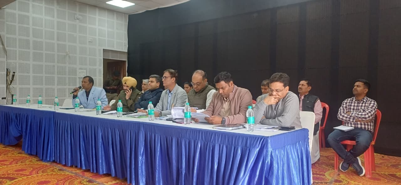 इंटरमीडिएट वार्षिक परीक्षा को लेकर डीएम ने की बैठक