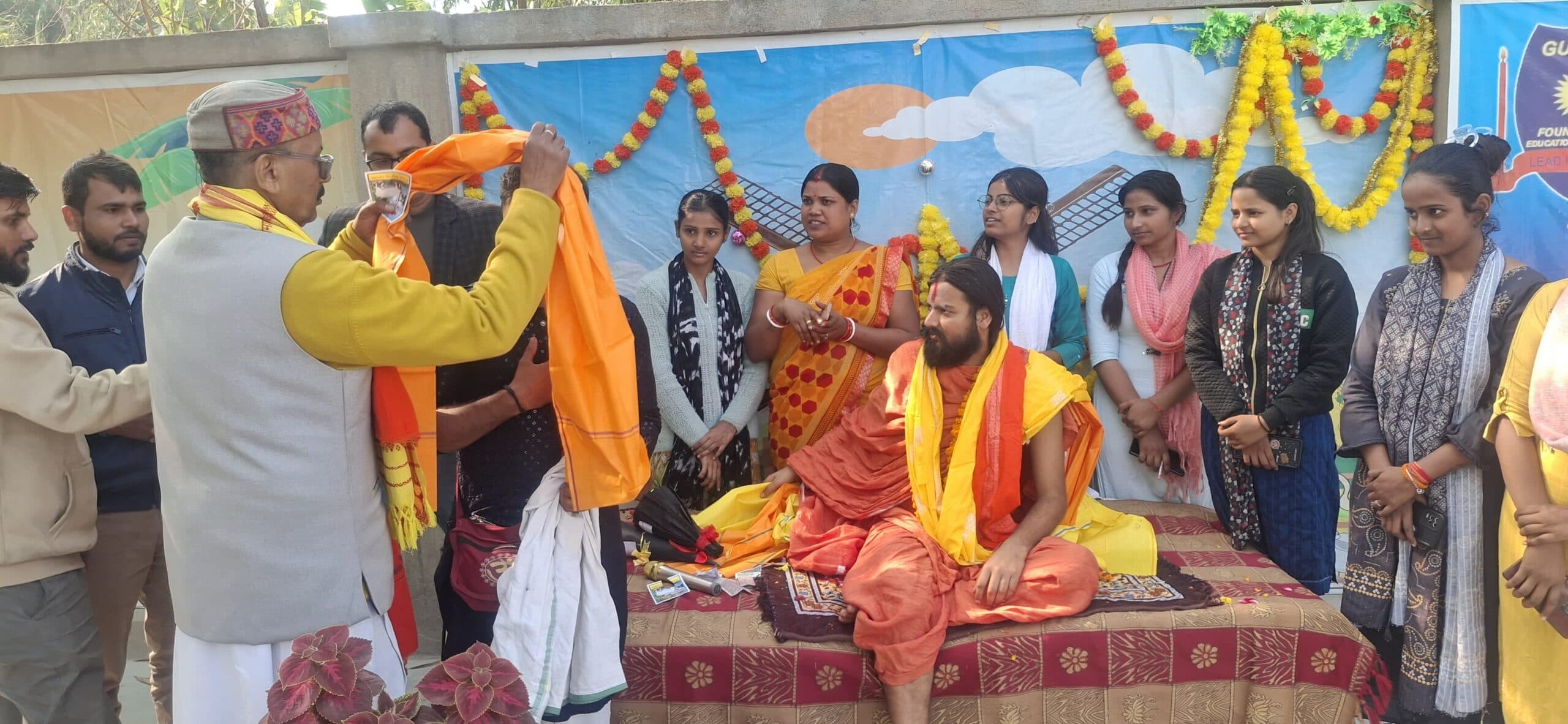 गुरुकुल स्कूल में स्वामी हेतिराज आचार्य का स्वागत