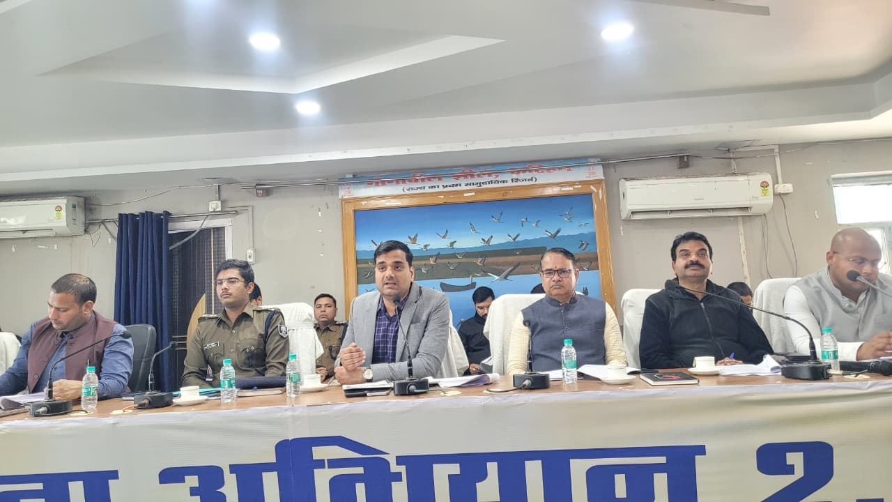 स्वच्छ व कदाचारमुक्त इंटर परीक्षा कराने को लेकर जिला प्रशासन प्रतिबद्ध: डीएम