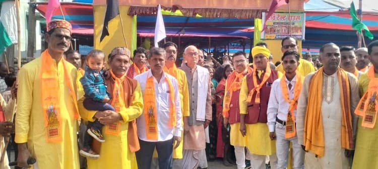 जय श्री राम के जयघोष के साथ निकाली गयी कलश शोभायात्रा