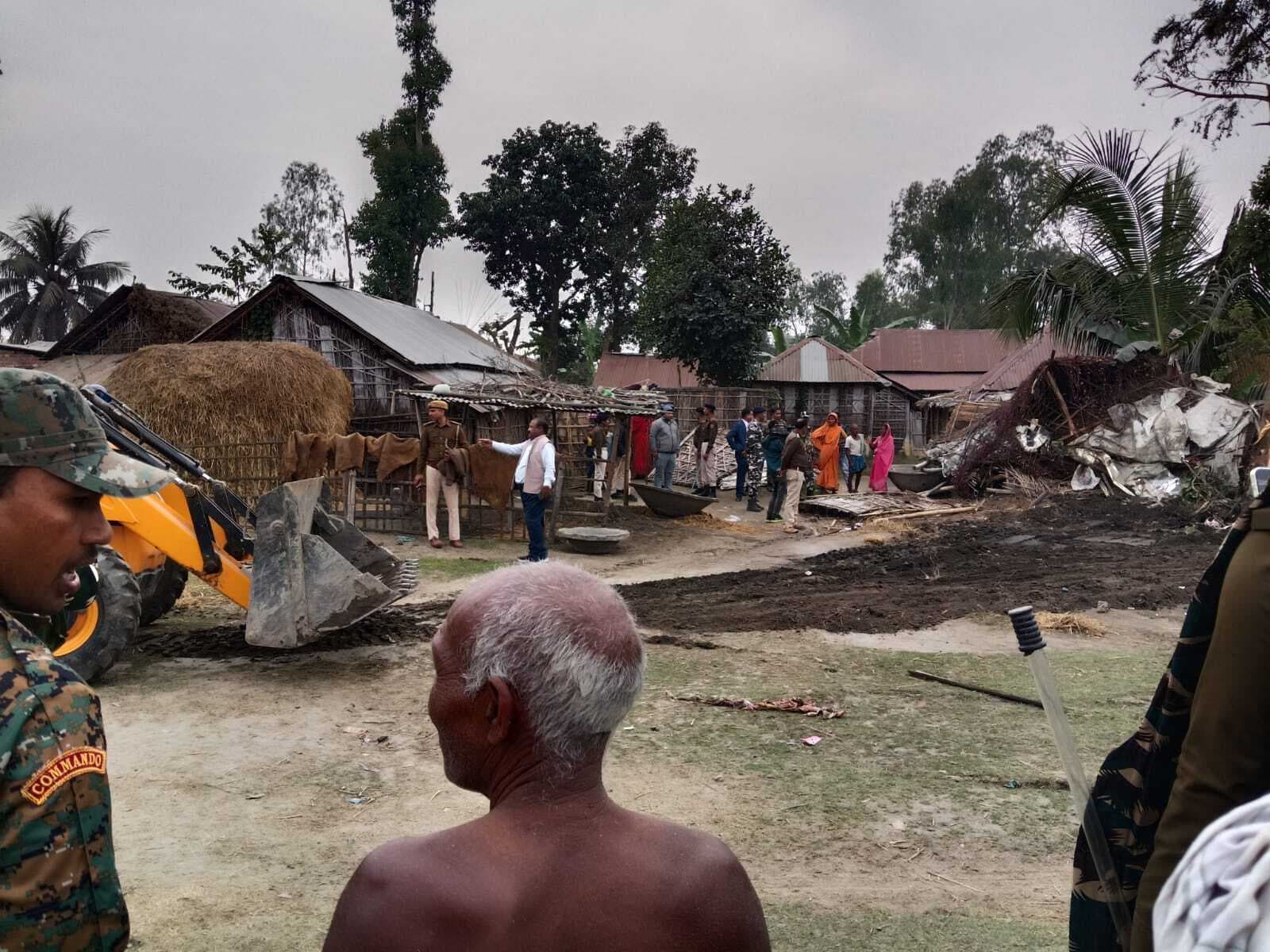 नो मेंस लैंड की जमीन से अतिक्रमण हटाया