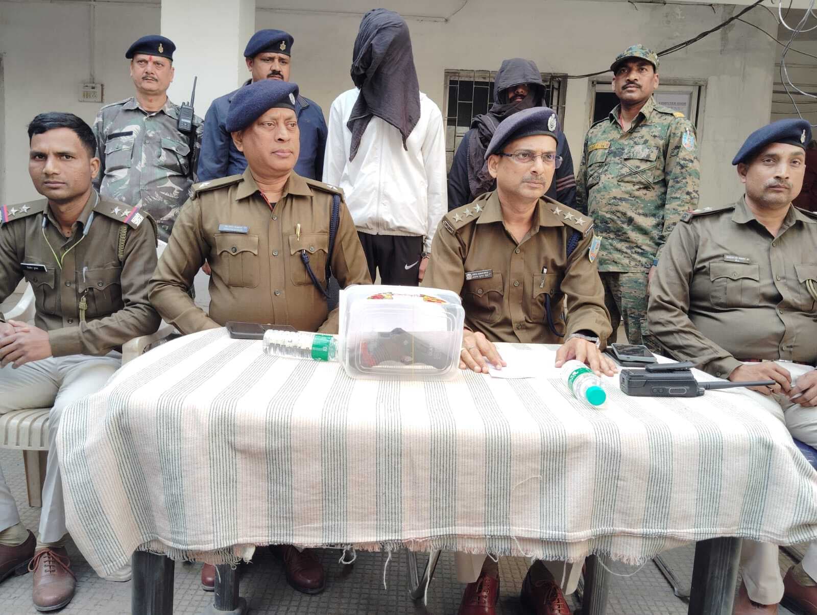 Deoghar News : पिस्टल व दो गोली के साथ बाबा गिरोह के दो सदस्य गिरफ्तार