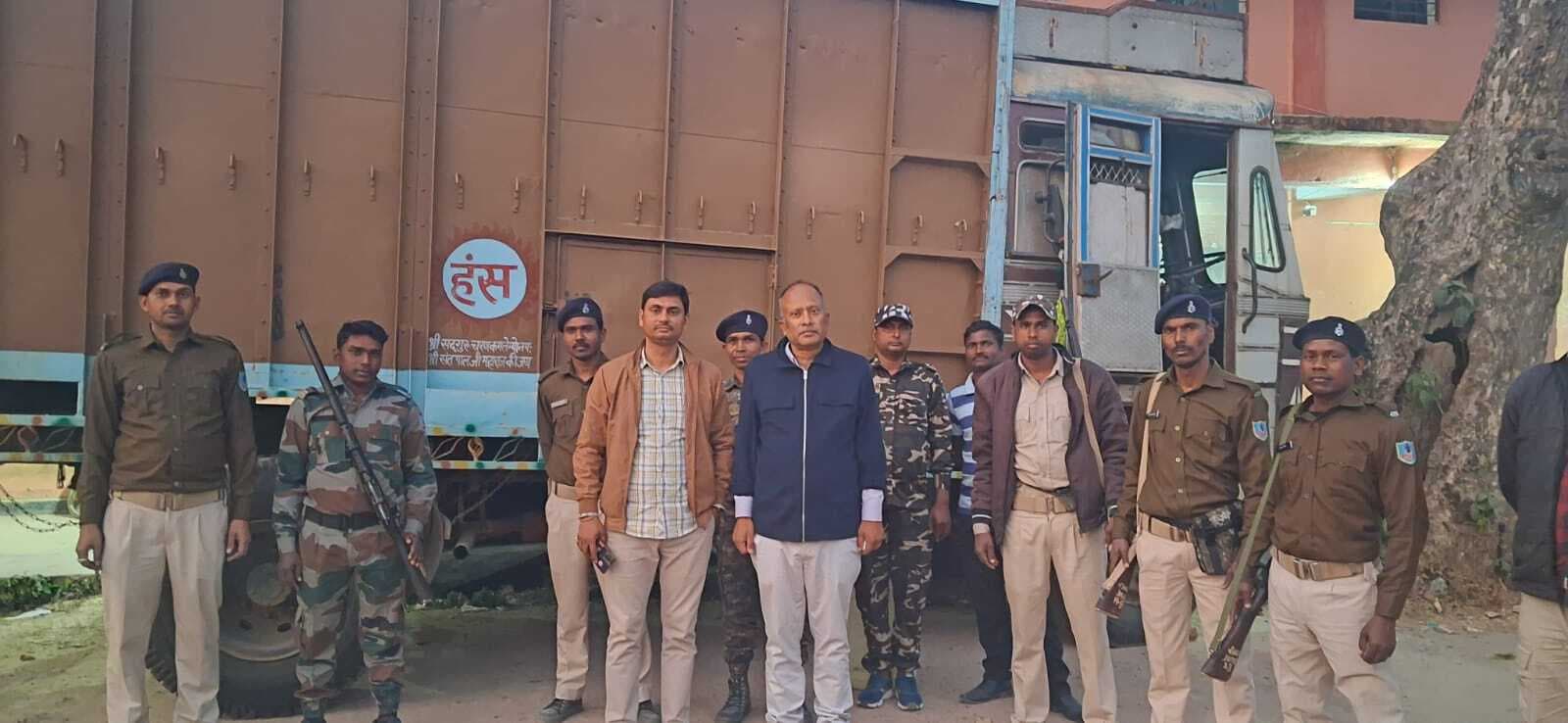 केंदबोना गांव से 1050 लीटर स्प्रिट, 86 लीटर अवैध शराब व एक ट्रक जब्त