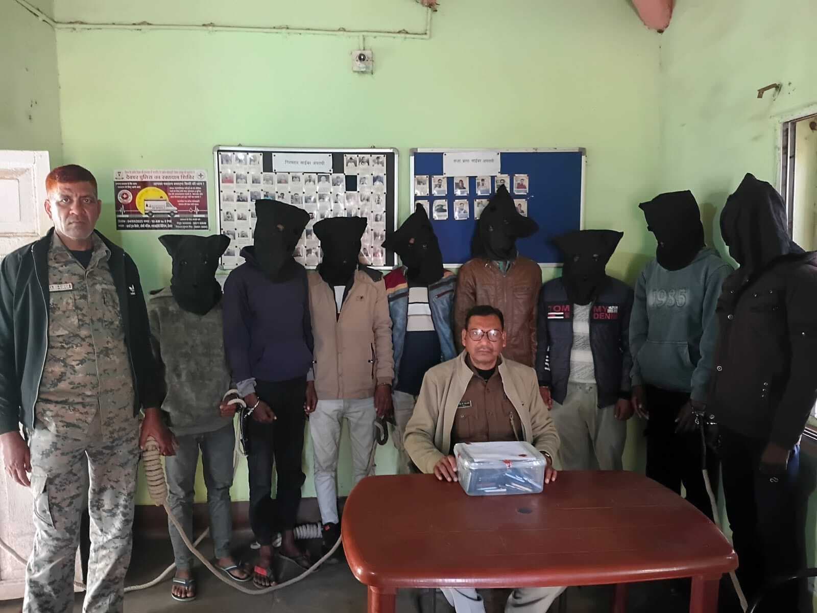 Deoghar News : कृषि योजनाओं का लाभ दिलाने का देते थे झांसा, आठ साइबर आरोपित गिरफ्तार