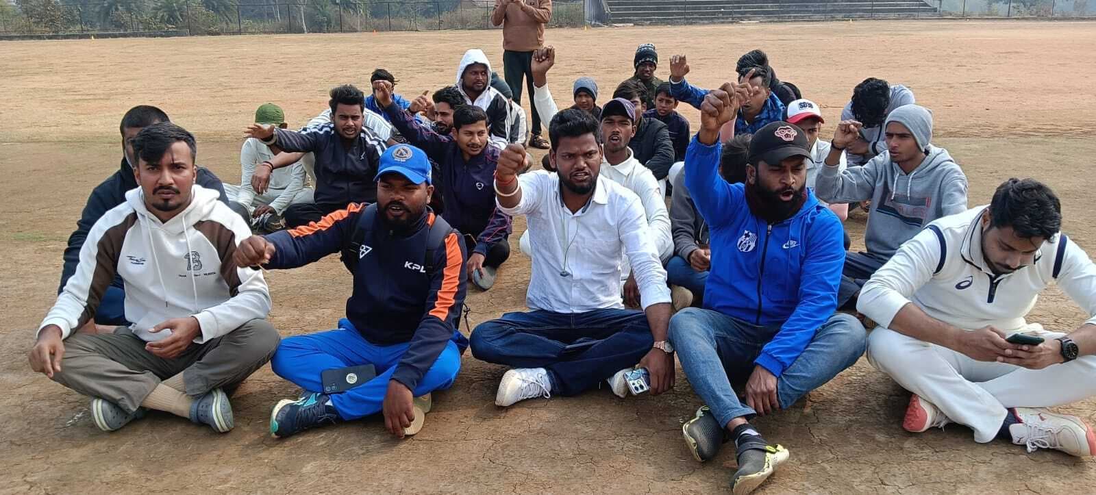 जेडीसीए पर लगा भ्रष्टाचार का आरोप, क्रिकेट खिलाड़ियों ने दिया धरना