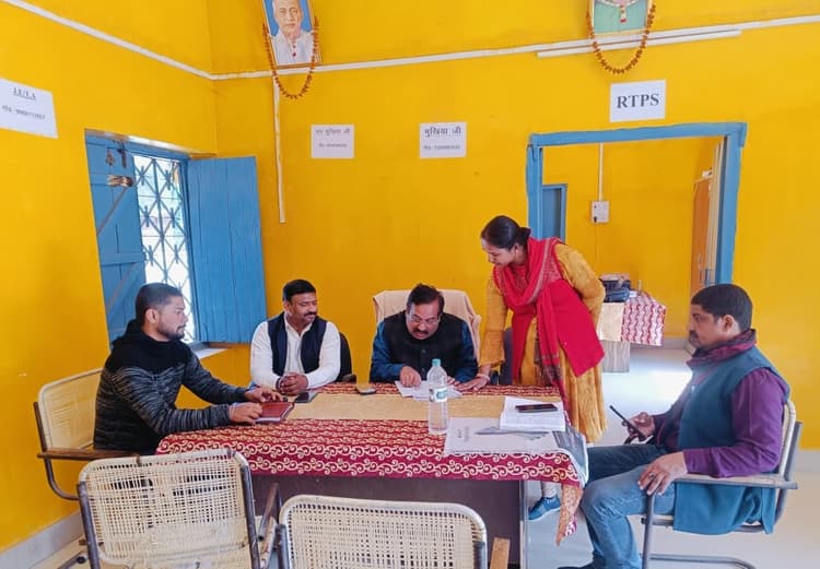 बीडीओ ने पंचायत भवन में चल रहे कार्यों का किया निरीक्षण