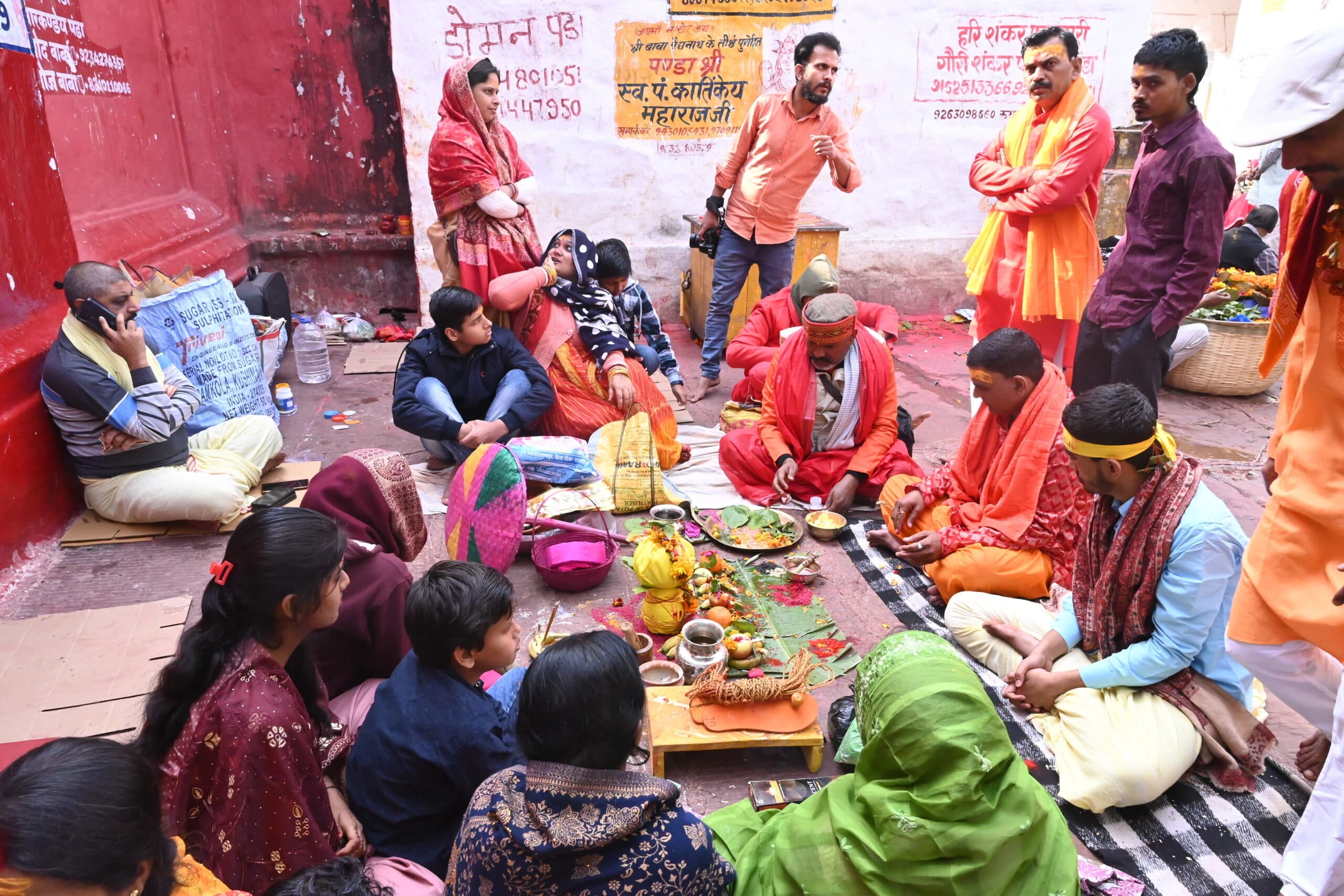 Deoghar News : शुभ मुहूर्त शुरू होते ही बाबा मंदिर में अनुष्ठानों की धूम, उपनयन-मुंडन कराने उमड़े भक्त
