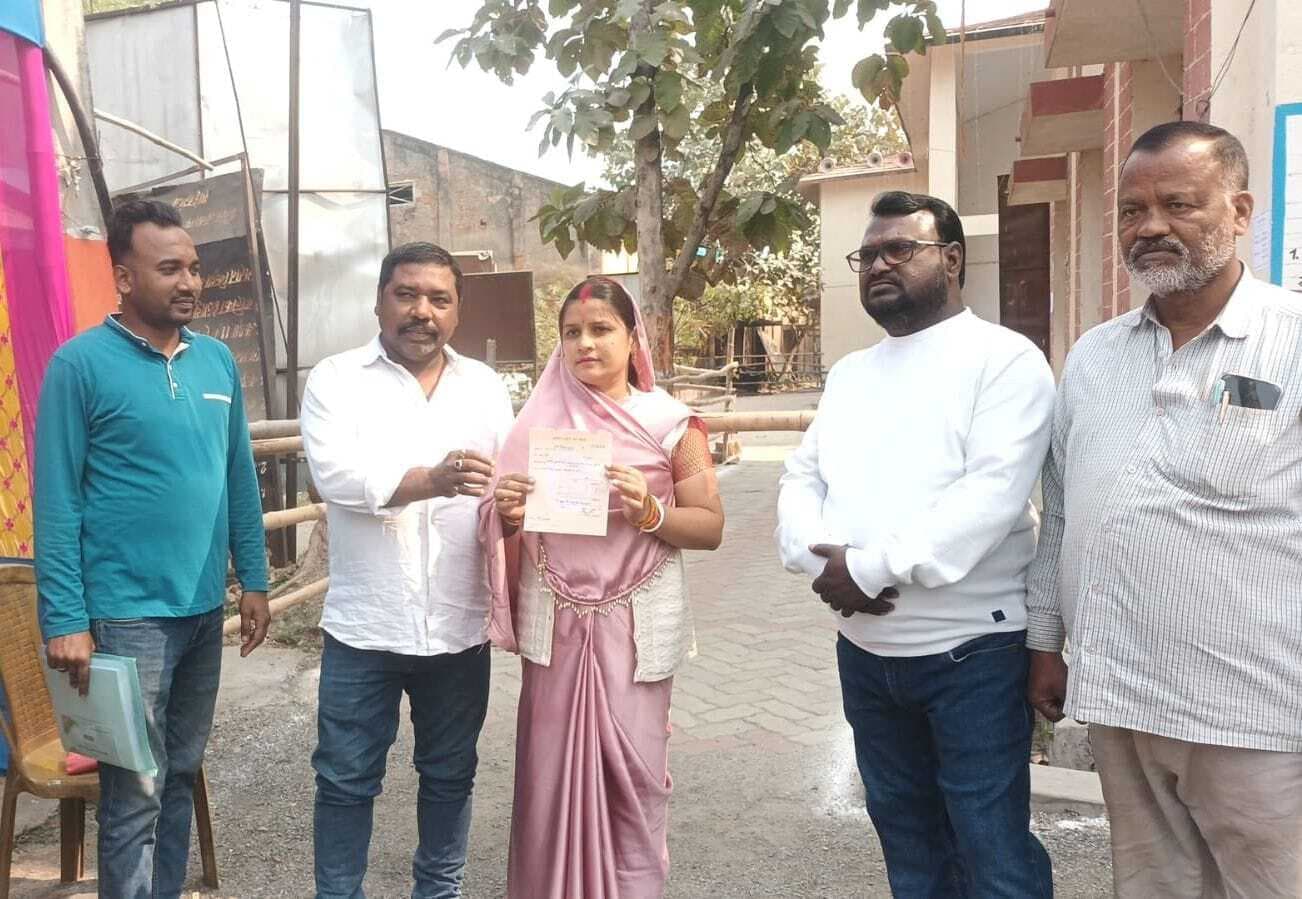 नामांकन के पहले दिन बरहरवा में अध्यक्ष पद के लिए 5 और वार्ड पार्षद के लिए 32 लोगों ने कटवायी नाजिर रसीद