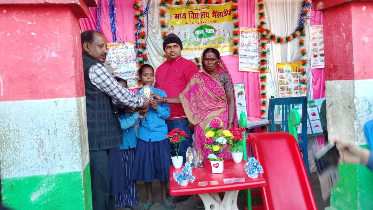 बाल मेला सह उत्सव स्पोर्ट्स मीट में अव्वल बच्चों को किया गया पुरस्कृत