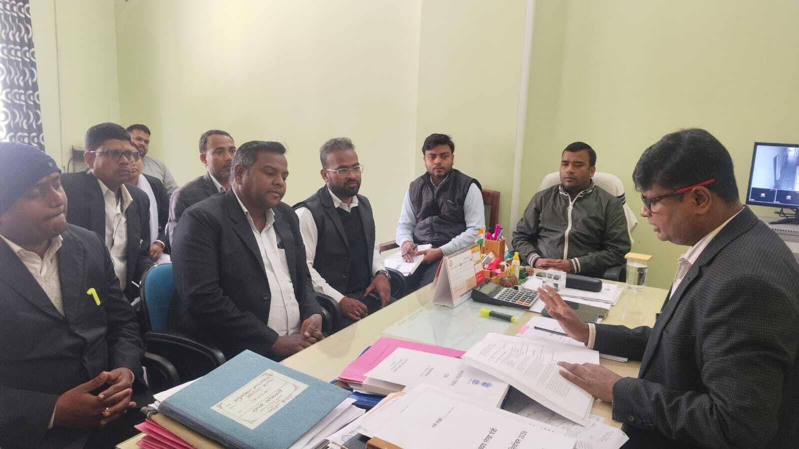 Giridih News :अध्यक्ष के लिए नौ तथा पार्षद के लिए 12 ने खरीदा पर्चा