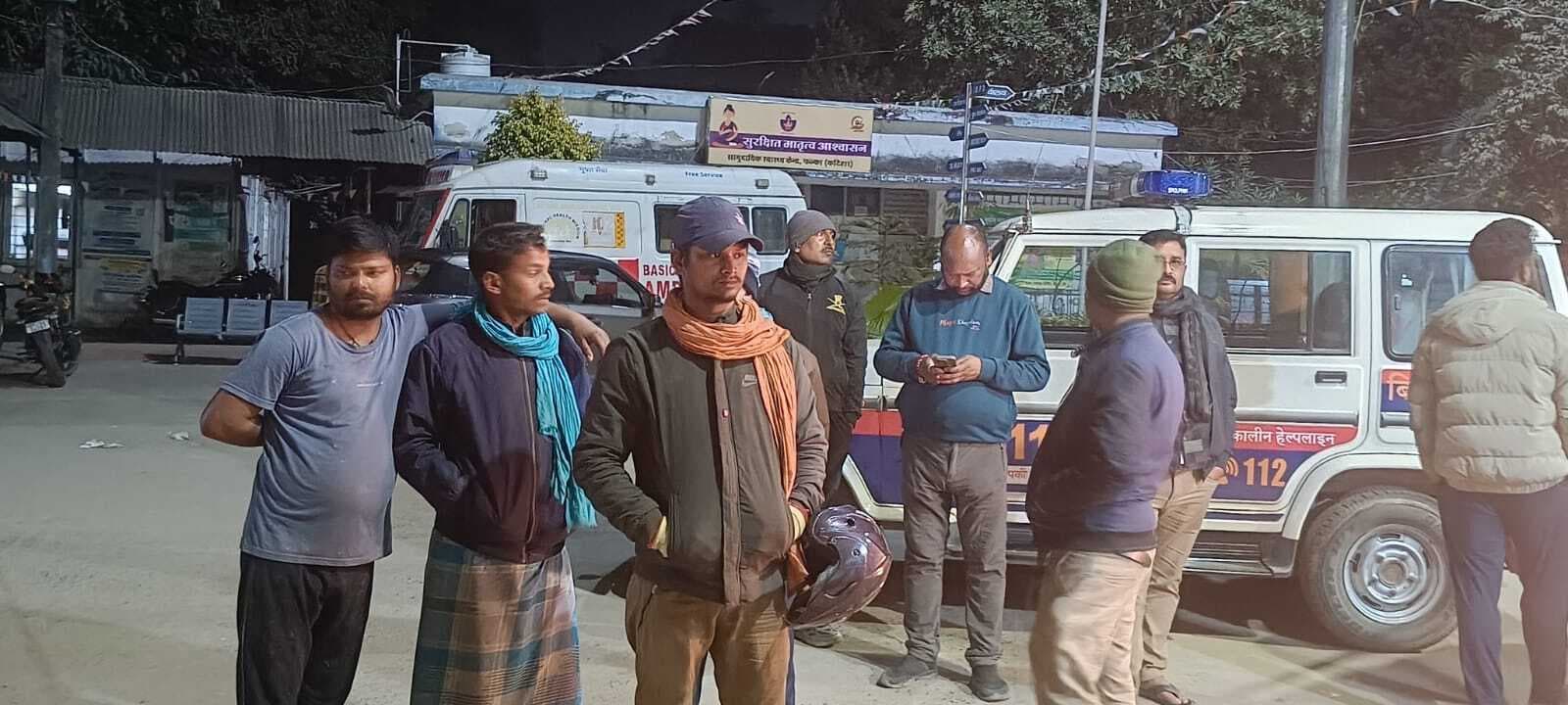 बाइक अनियंत्रित होकर पुल के नीचे गिरा
