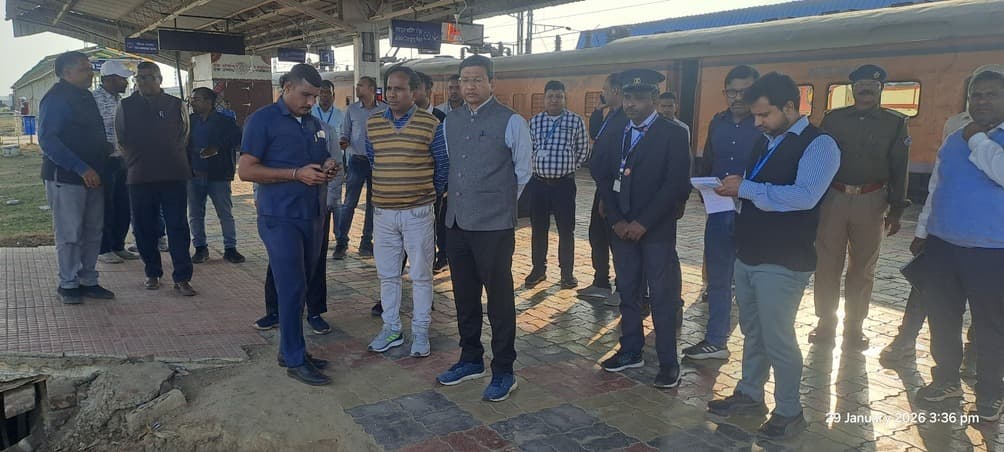 डीआरएम ने गोड्डा रेलवे स्टेशन का किया औचक निरीक्षण