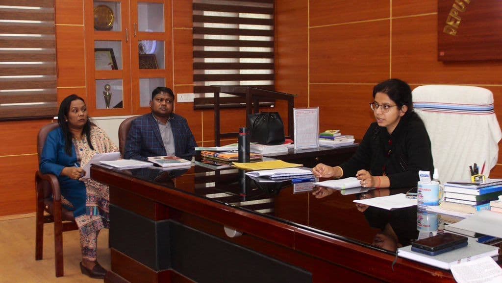 Bokaro News : चास नगर निगम क्षेत्र में सड़क किनारे अवैध मोटर वाहन गैराज व अवैध पार्किंग पर करें कार्रवाई