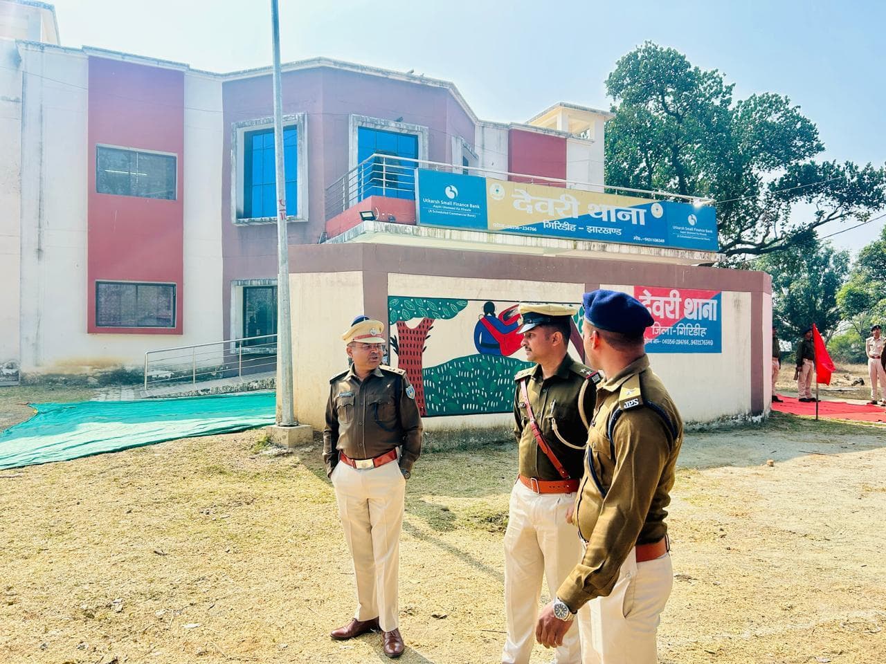 Giridih News :एसपी ने देवरी थाना का औचक निरीक्षण किया