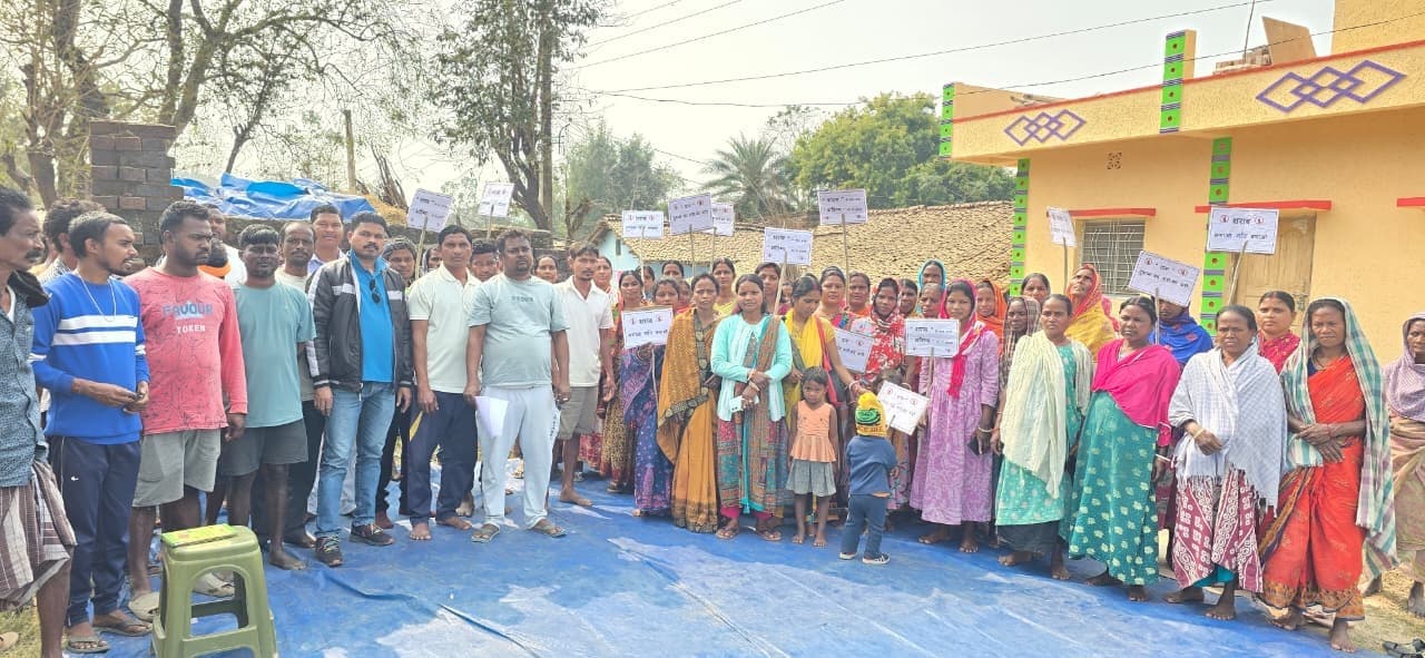 Chaibasa News : चंद्री गांव में शराब के खिलाफ लोगों का आंदोलन रैली निकाल भट्ठी संचालकों को दी चेतावनी