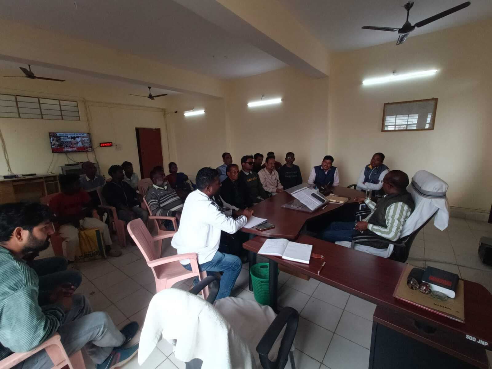 Chaibasa News : अनुमंडल कार्यालय में बैठक के बाद टला जगन्नाथपुर बंद