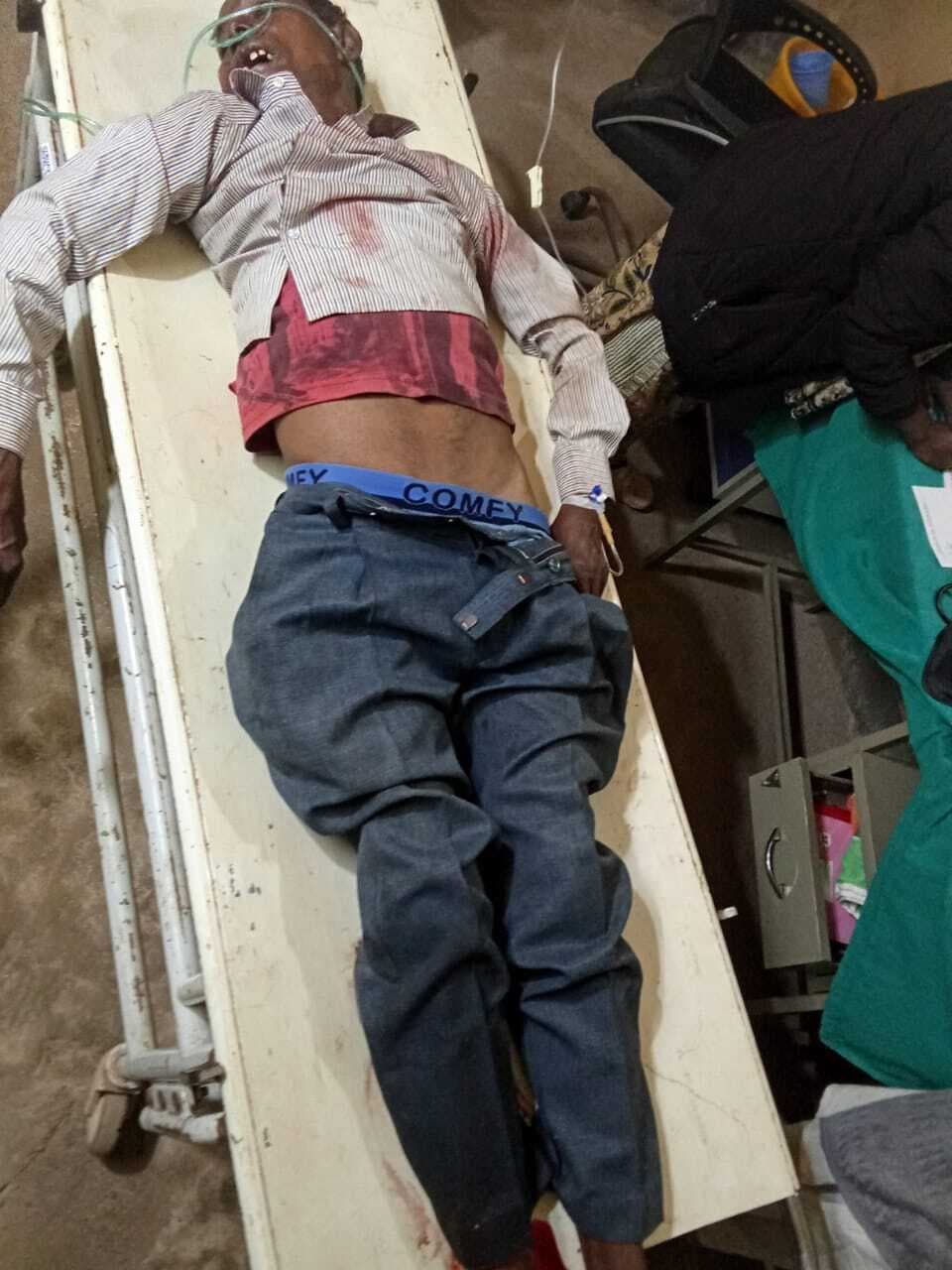 Chaibasa News : परिजन बोले- तीन घंटे तक नहीं मिली एंबुलेंस, अधेड़ ने तोड़ा दम