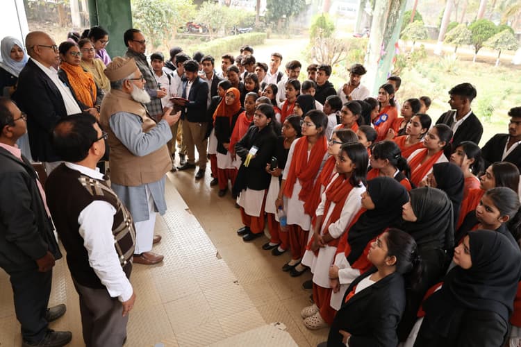 East Singhbhum News : विद्यार्थियों ने सीखी कृषि तकनीक