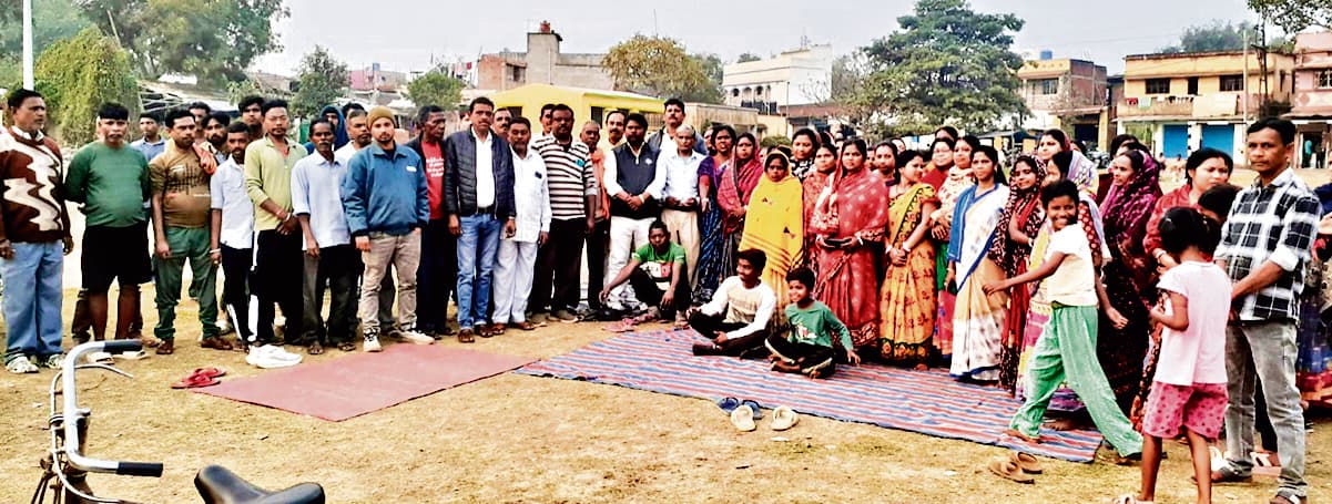 East Singhbhum News : राजस्टेट मैदान में ग्रामीणों की बैठक, कई प्रस्ताव पारित