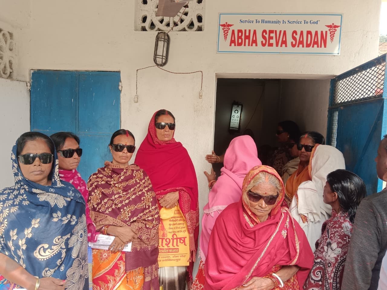 Jamshedpur News : दस मोतियाबिंद रोगियों की हुई नि:शुल्क फेको सर्जरी