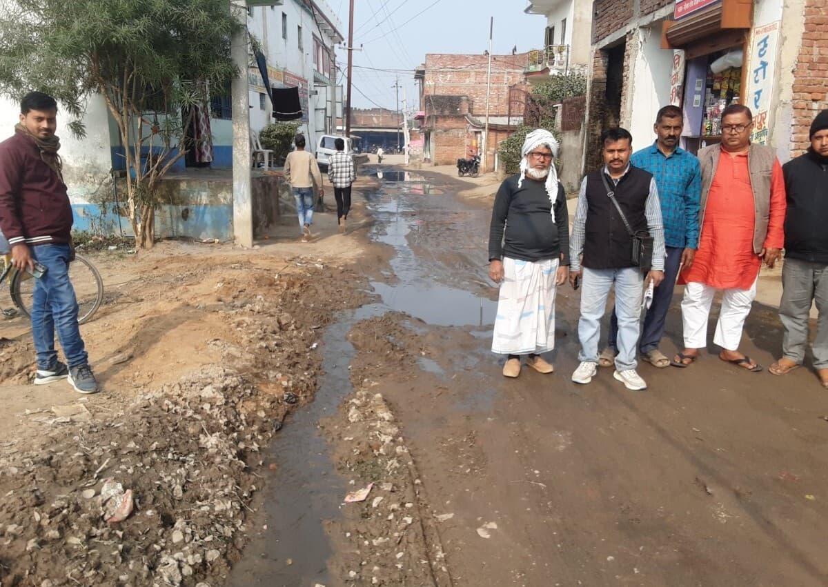 ग्रामीण बैंक गली में जलजमाव से लोग परेशान, प्रशासन उदासीन