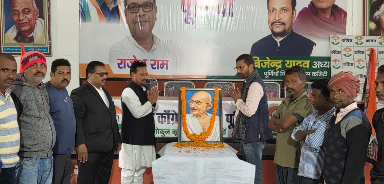 दिवस विशेष पर कांग्रेस नेताओं ने राष्ट्रपिता महात्मा गांधी को किया नमन