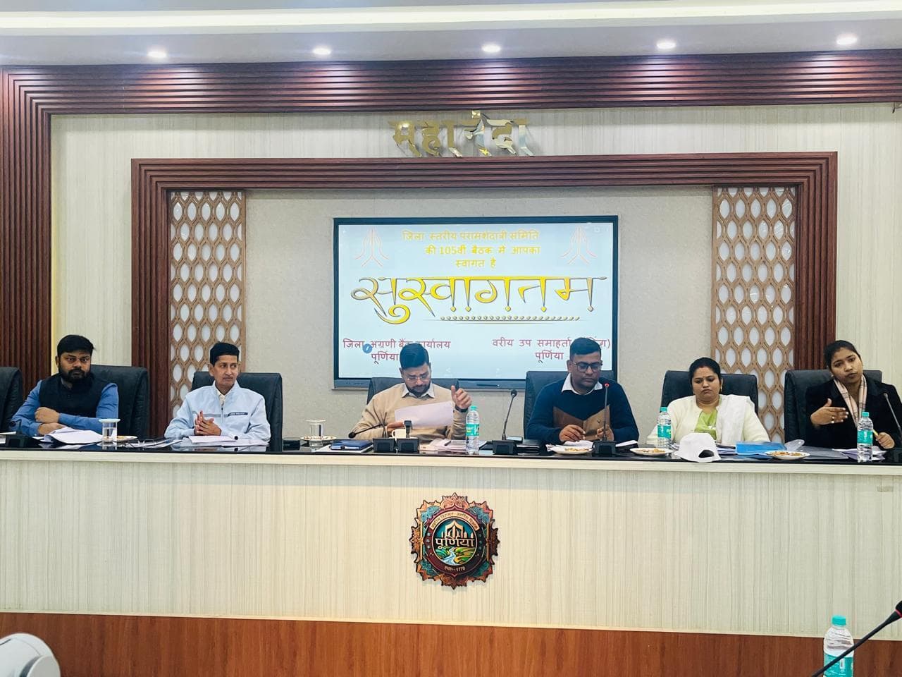 डीएम ने बैंकों से कहा- बिना किसी उचित कारण के आवेदन रद्द न करें