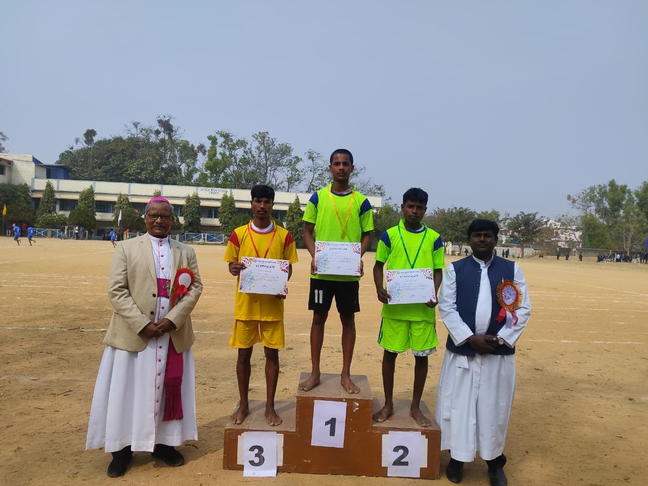 नियमों का पालन करना सीखाता है खेल