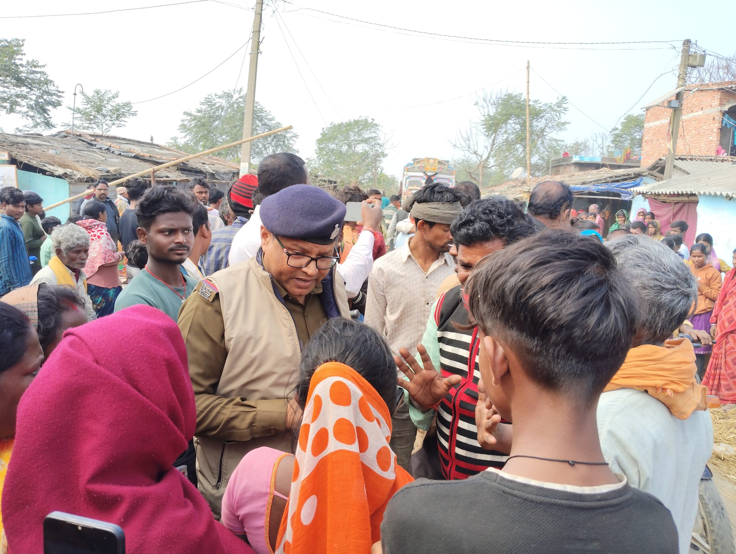 Samastipur News:पनसल्ला की महिलाओं ने घर शराब निकाल किया सड़क जाम