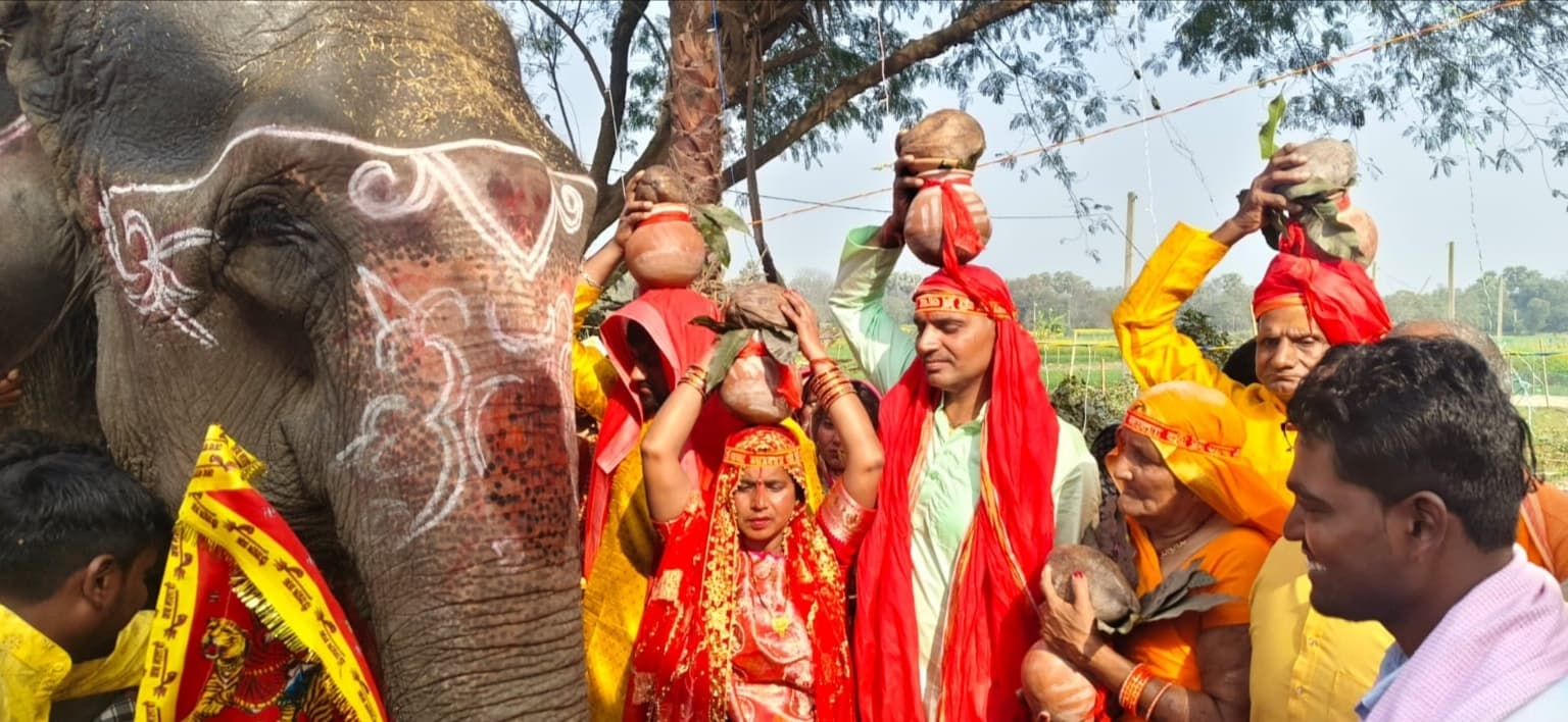 Samastipur News:यज्ञ को लेकर 211 कन्याओं ने निकाली शोभा यात्रा