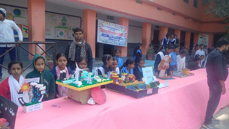 Samastipur News:मॉडल के जरिए विज्ञान प्रदर्शनी में छात्रों ने दिखाई प्रतिभा